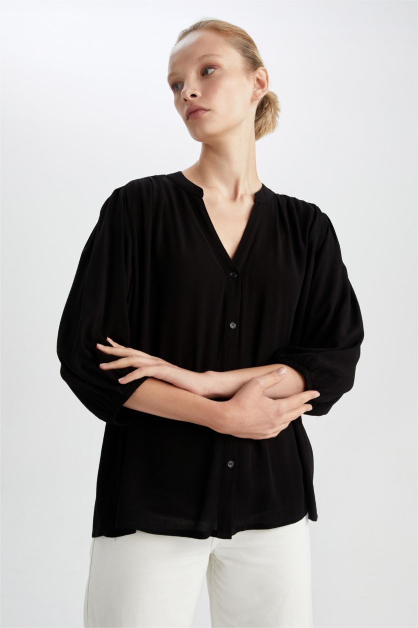 Kadın Siyah V Yaka Pile Detaylı Yarım Kollu Bluz