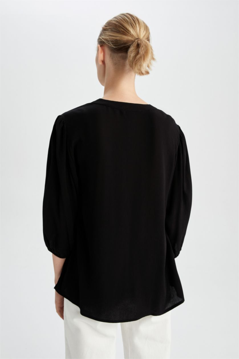 Kadın Siyah V Yaka Pile Detaylı Yarım Kollu Bluz