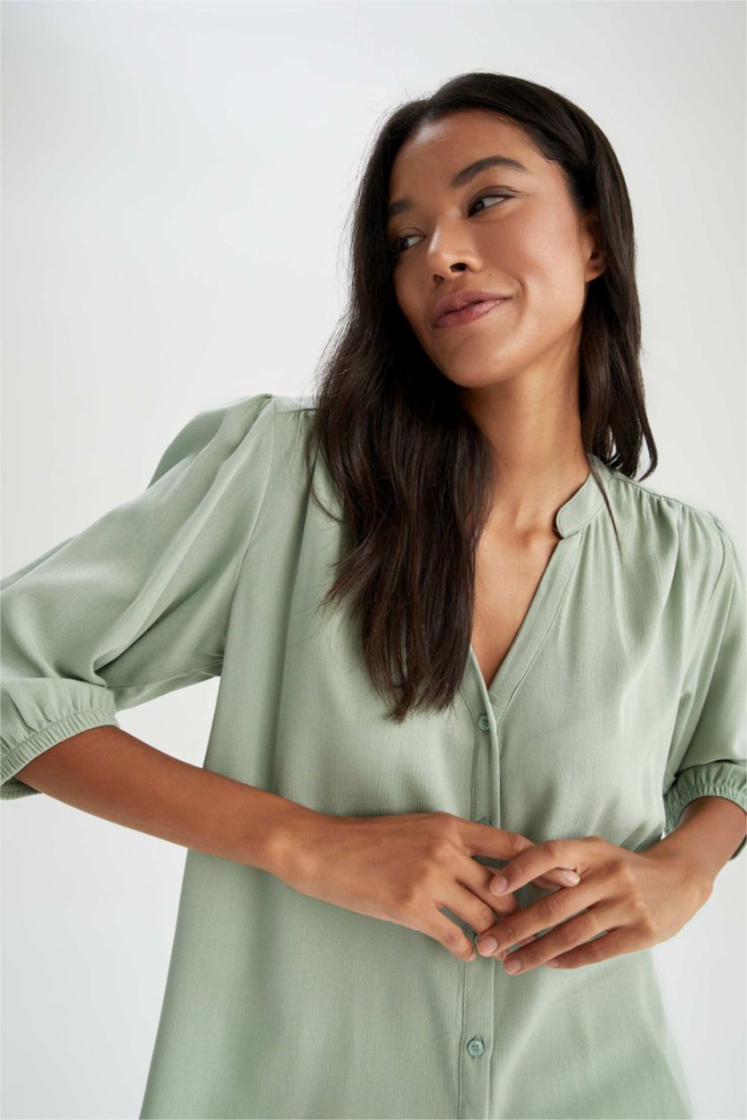 Kadın Açık Yeşil V Yaka Pile Detaylı Yarım Kollu Bluz