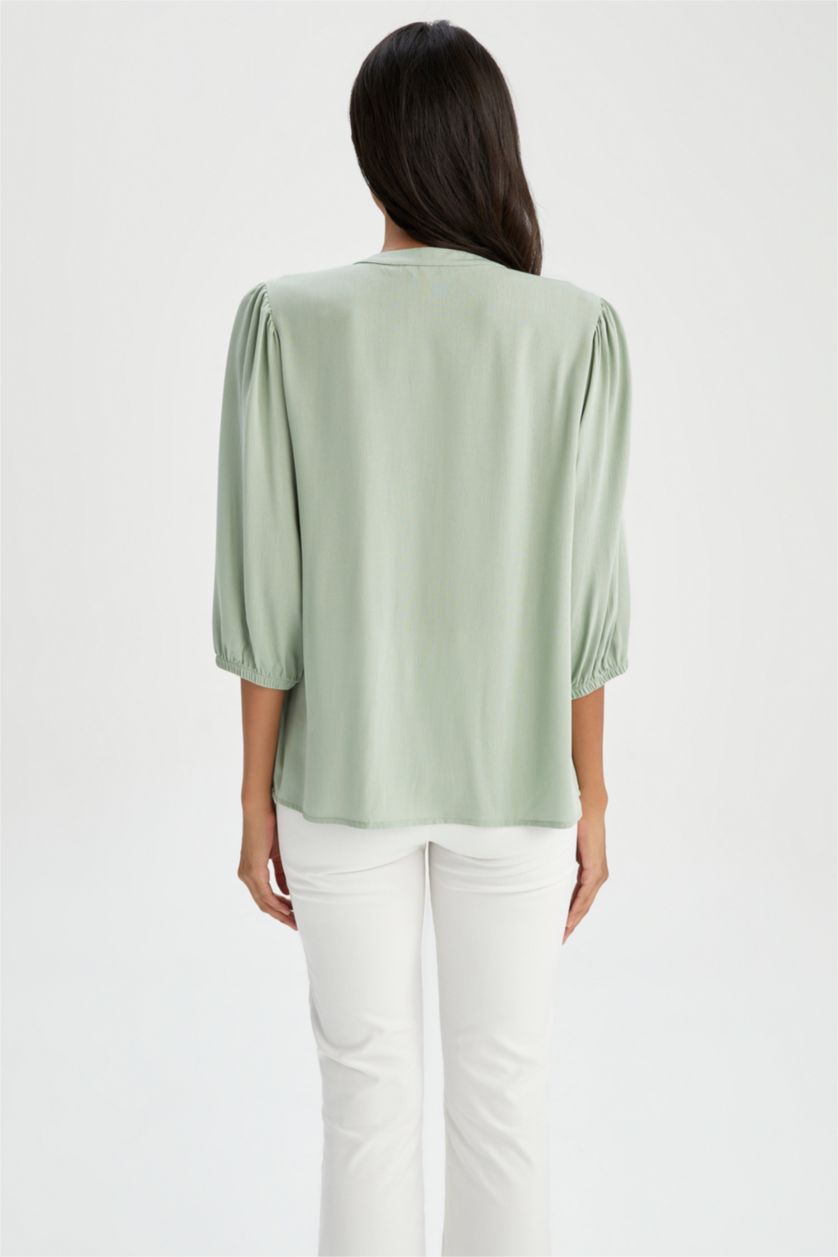 Kadın Açık Yeşil V Yaka Pile Detaylı Yarım Kollu Bluz