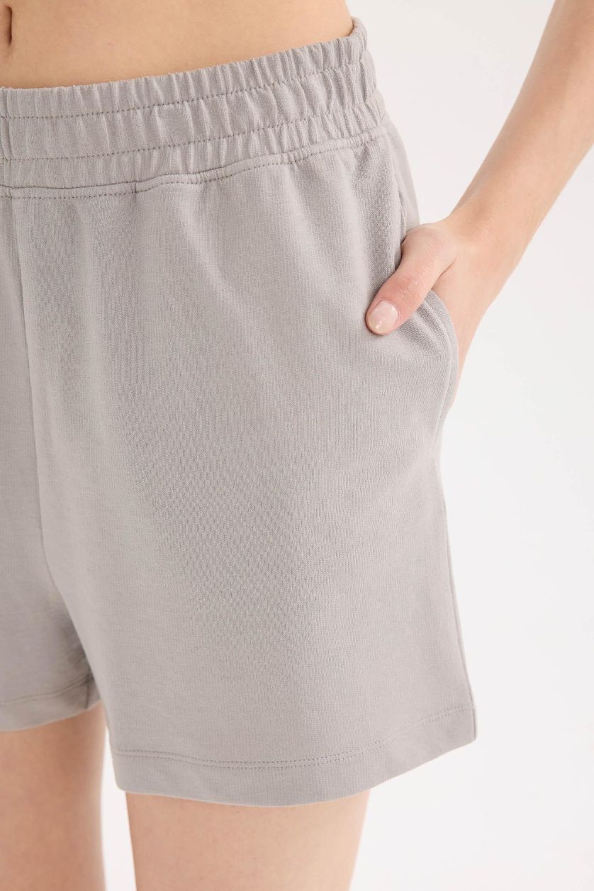 Woman Grey Straight Leg Flexible Waist Shorts
