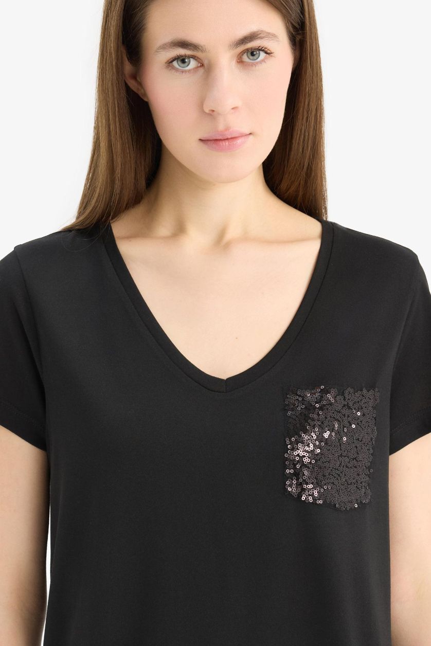 نساء أسود تيشيرت نص كم قصة عادية برقبة V و جيب