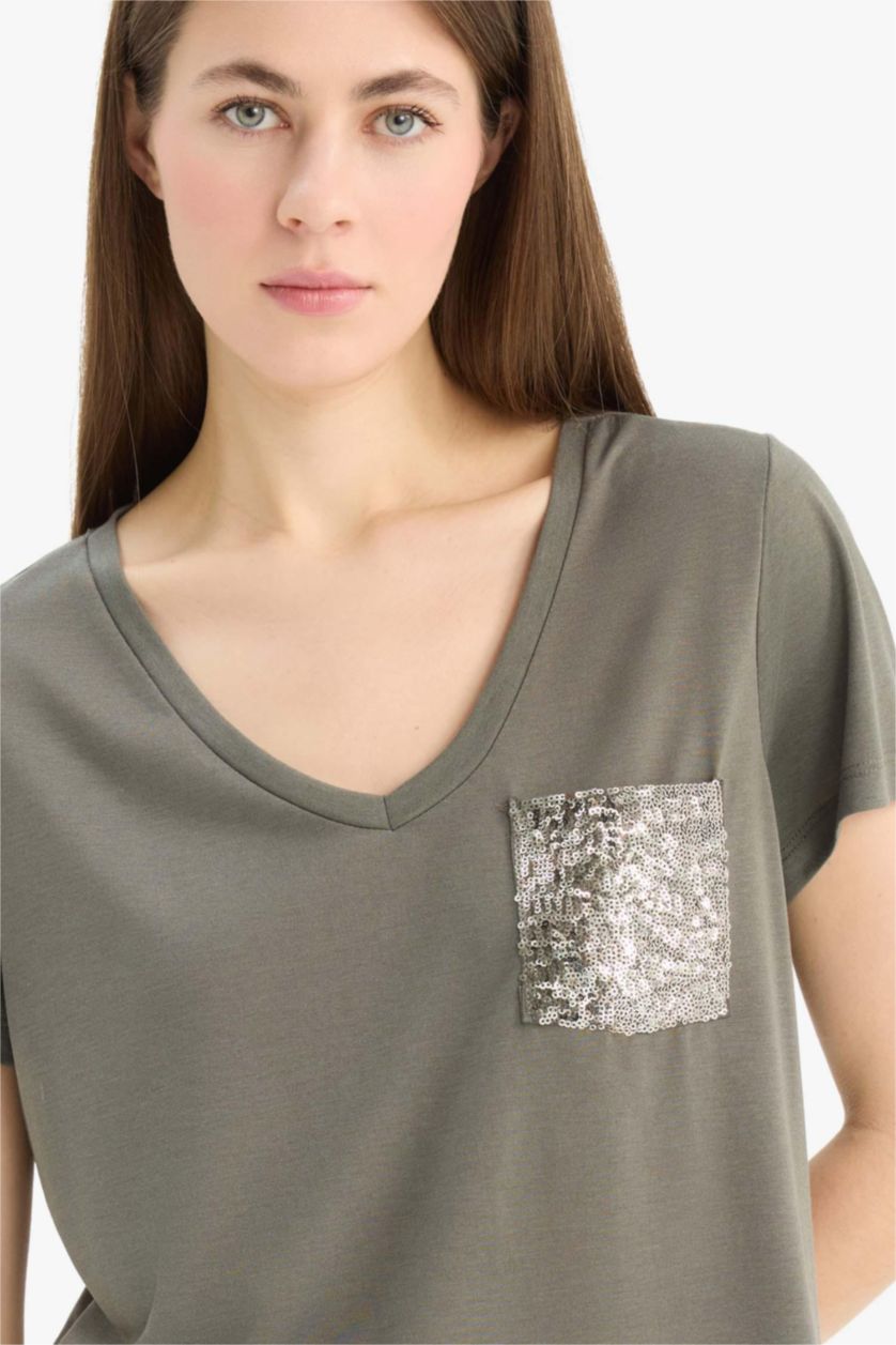 نساء كاكي تيشيرت نص كم قصة عادية برقبة V و جيب