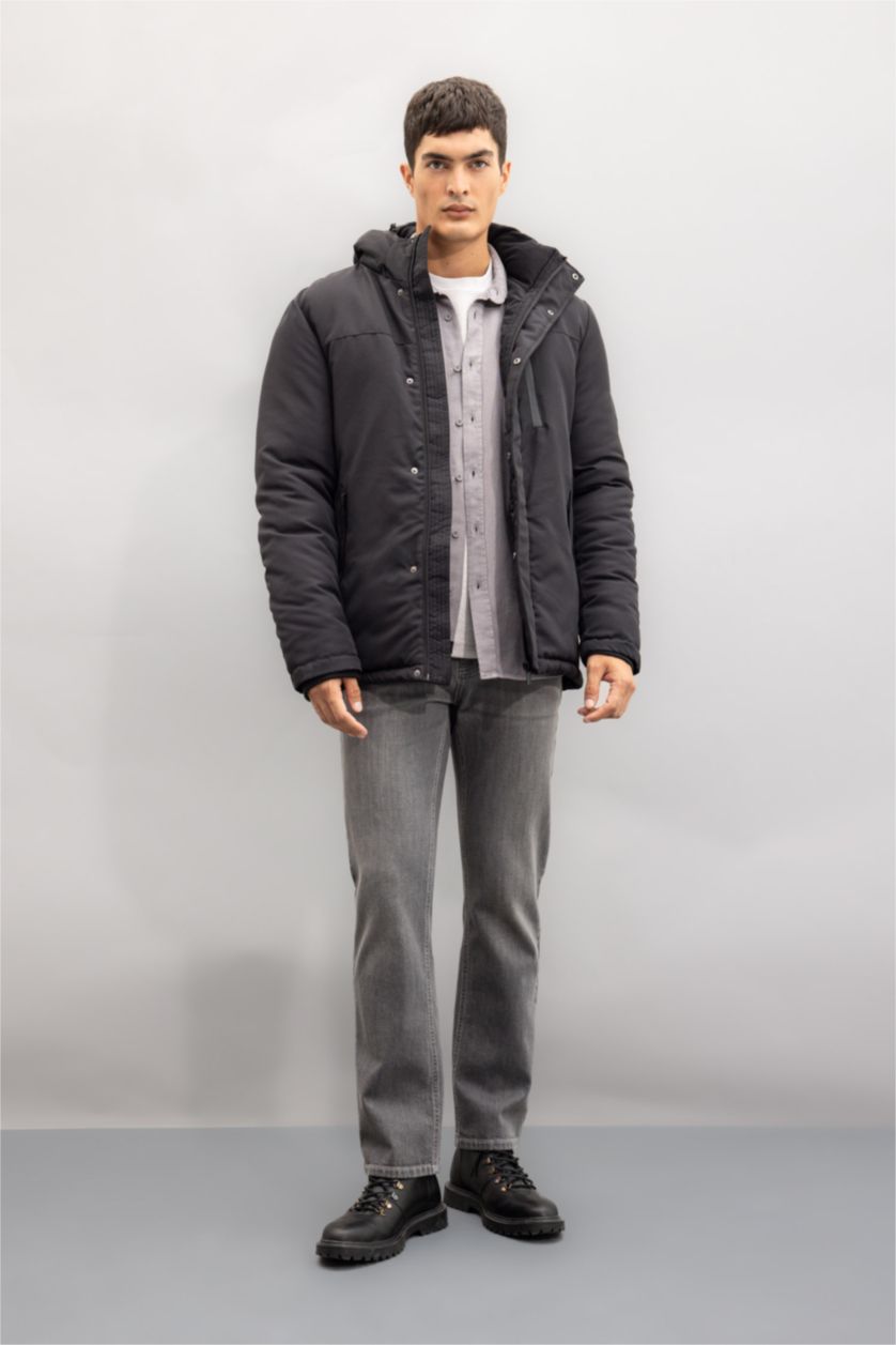 رجال أسود قمصلة نفخ قصة عادية بغطاء للرأس