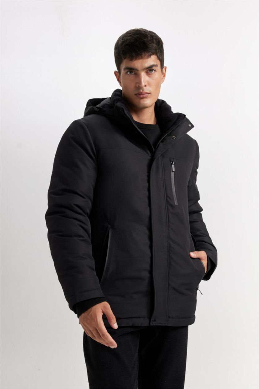 رجال أسود قمصلة نفخ قصة عادية بغطاء للرأس