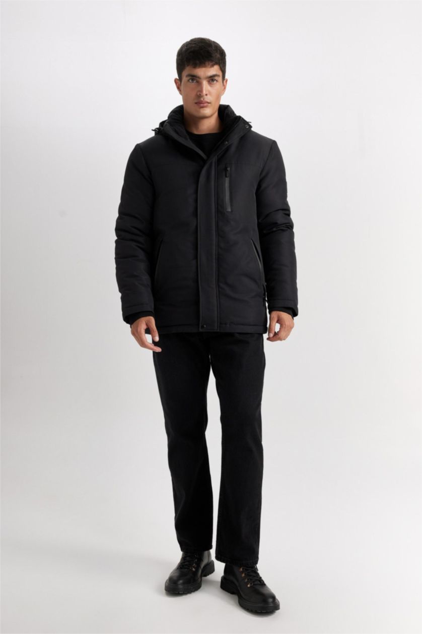 رجال أسود قمصلة نفخ قصة عادية بغطاء للرأس