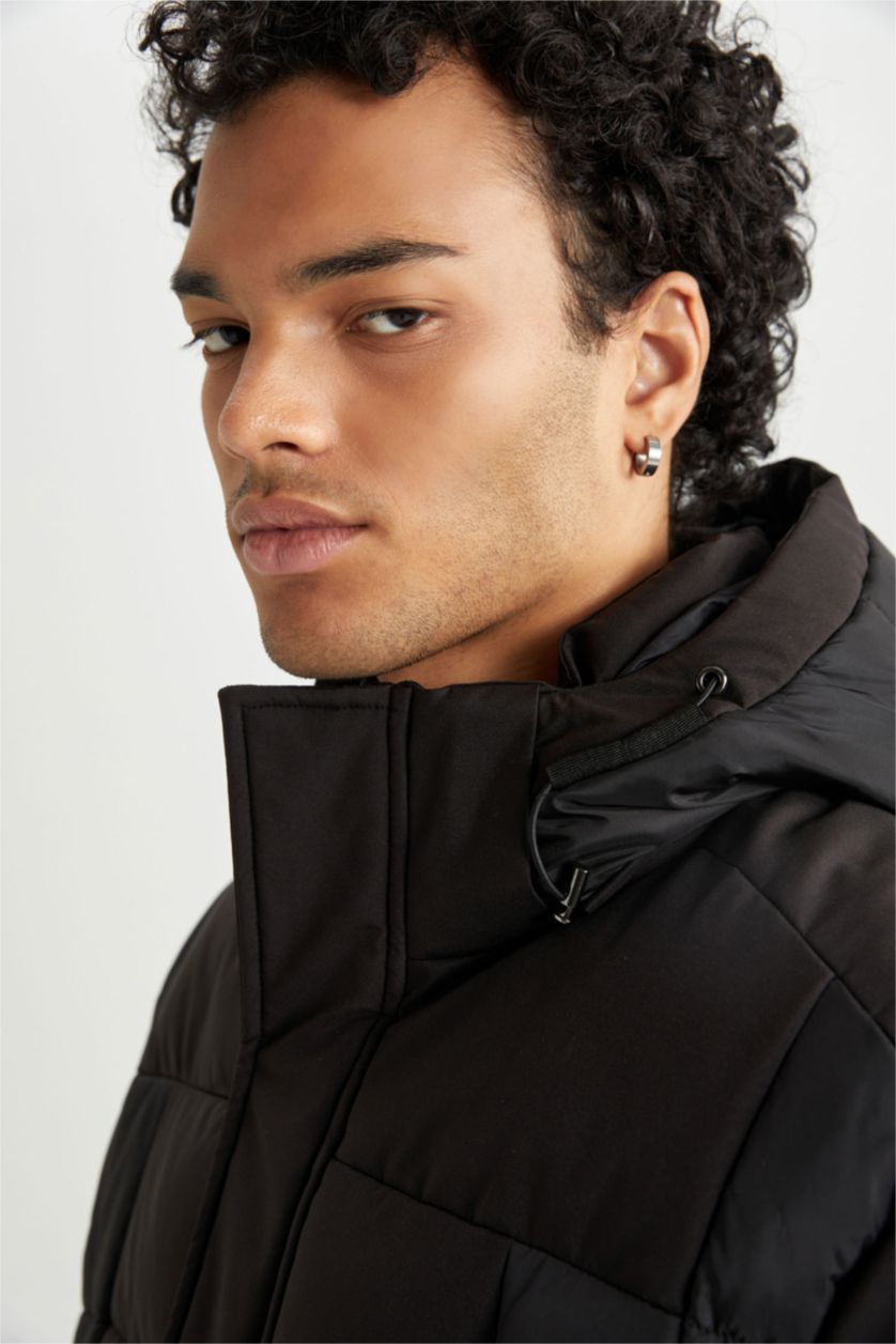 Erkek Siyah Su İtici Slim Fit Dar Kesim Kapüşonlu Suni Kürk Astarlı Fermuarlı Cepli Şişme Mont Parka