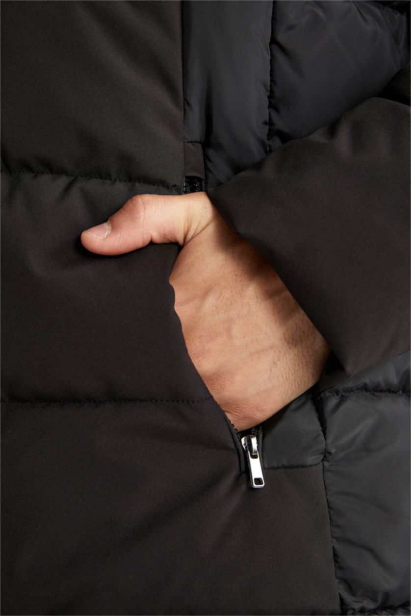 Erkek Siyah Su İtici Slim Fit Dar Kesim Kapüşonlu Suni Kürk Astarlı Fermuarlı Cepli Şişme Mont Parka