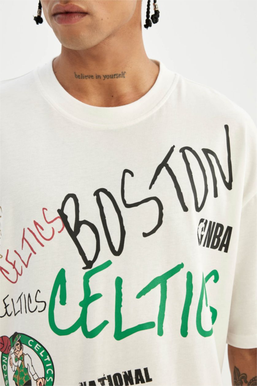 HOMME Écru T shirt Coupe Oversize NBA Col rond Celtics de Boston