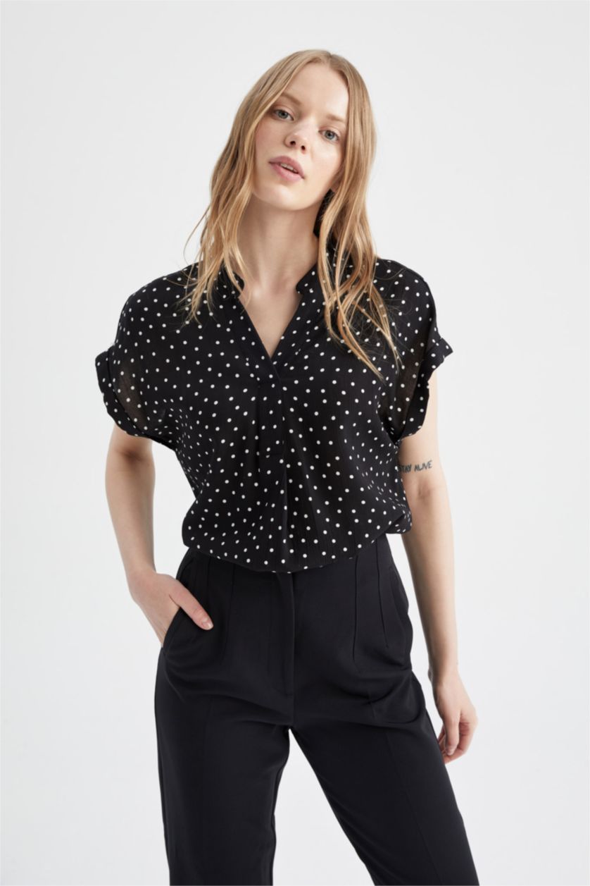 FEMME Noir Chemisier à manches courtes et motifs à pois coupe classique