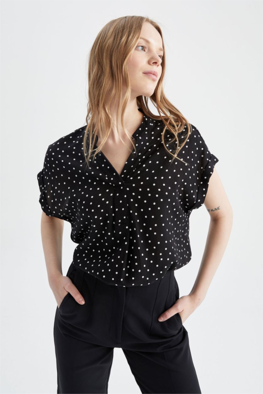 FEMME Noir Chemisier à manches courtes et motifs à pois coupe classique