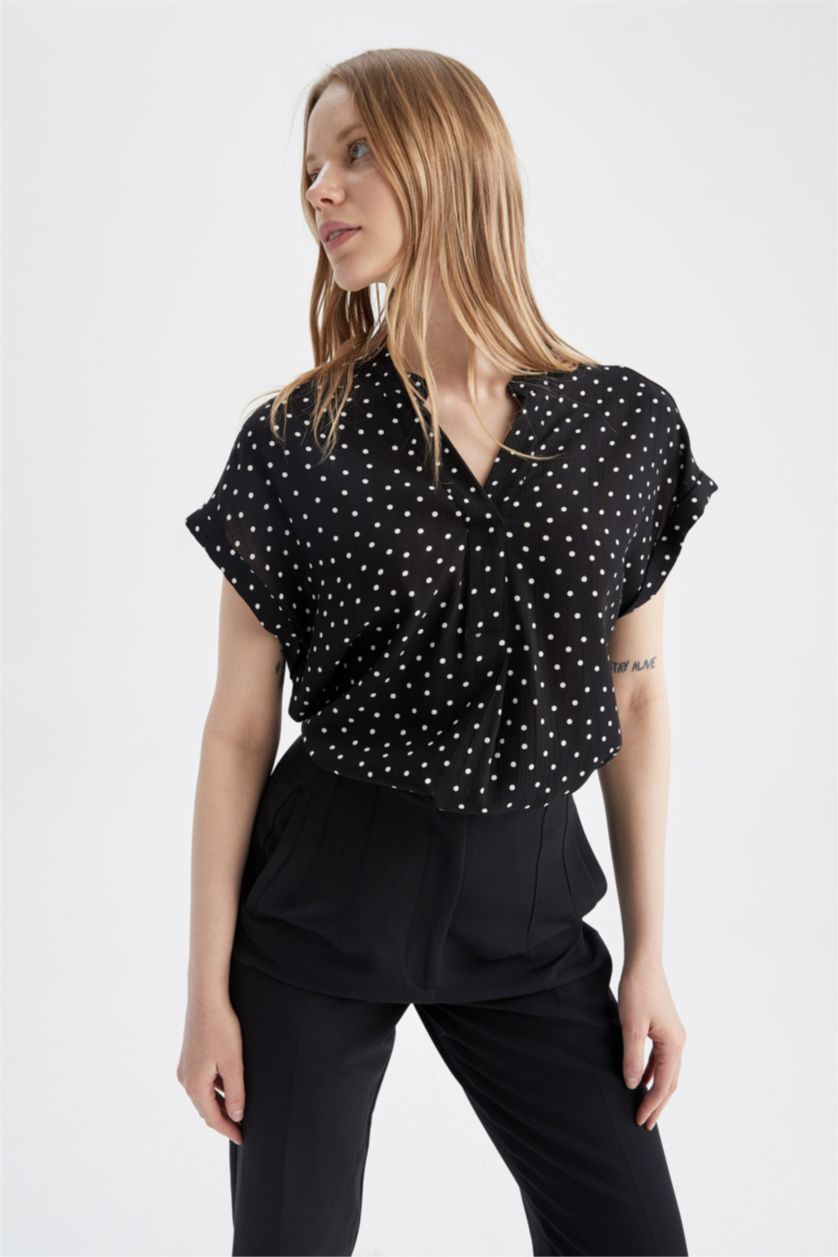 FEMME Noir Chemisier à manches courtes et motifs à pois coupe classique