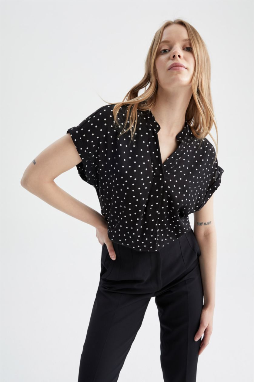 FEMME Noir Chemisier à manches courtes et motifs à pois coupe classique