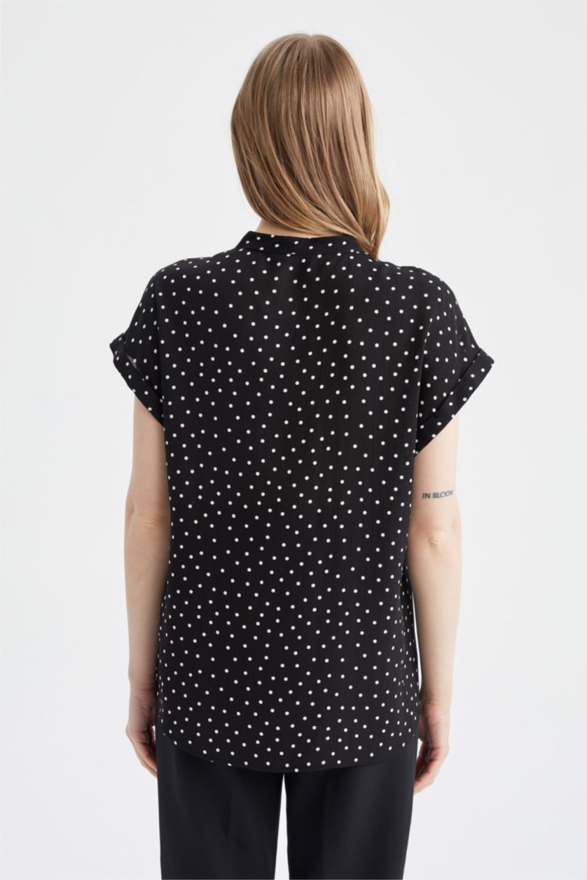 FEMME Noir Chemisier à manches courtes et motifs à pois coupe classique