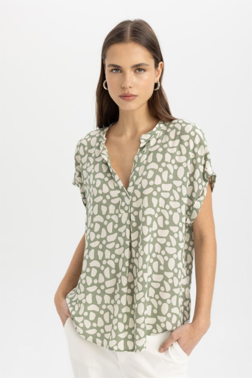 Kadın Yeşil Regular Fıt Bisiklet Yaka Krinkıl Kumaş Kısa Kollu Bluz