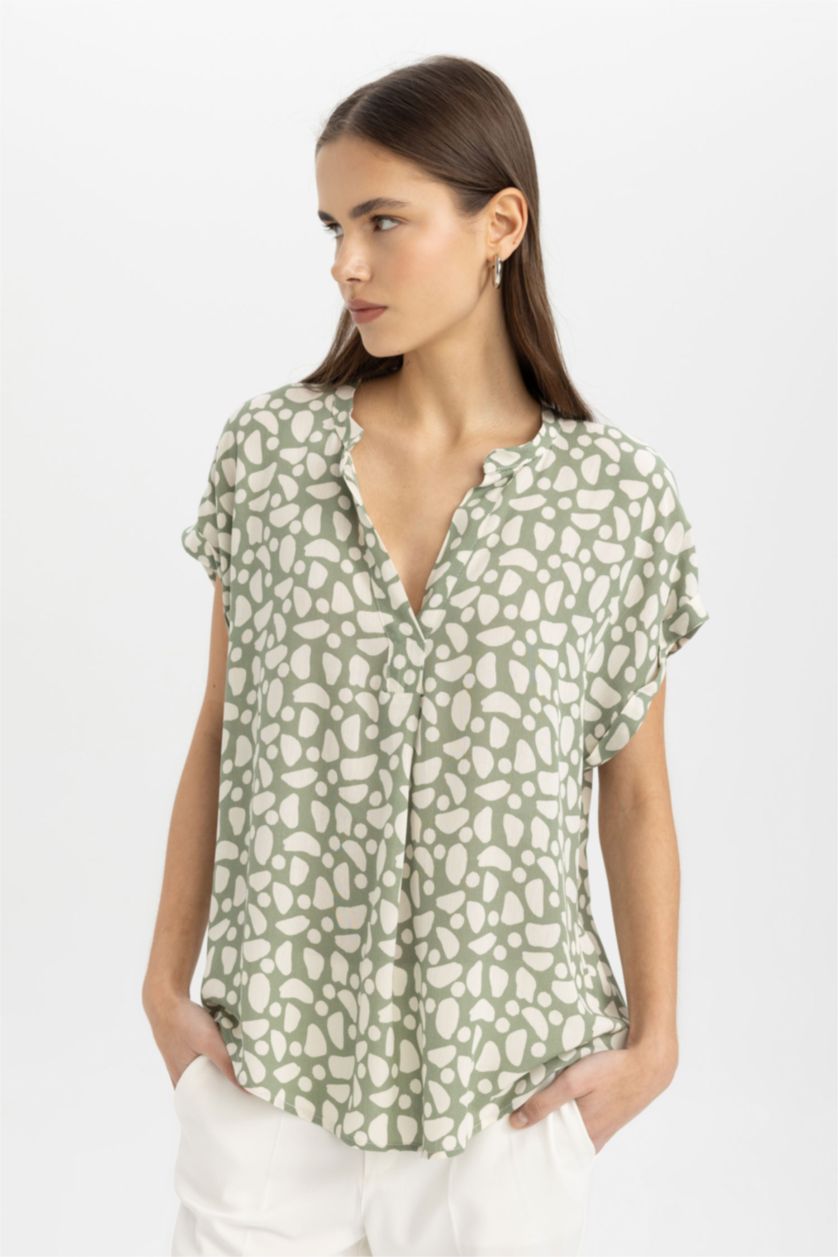 Kadın Yeşil Regular Fıt Bisiklet Yaka Krinkıl Kumaş Kısa Kollu Bluz