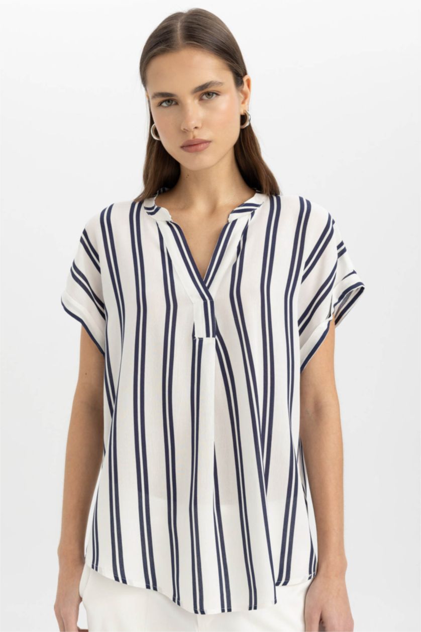 Woman NAVY Regular Fit Crew Neck Short Sleeve Blouse