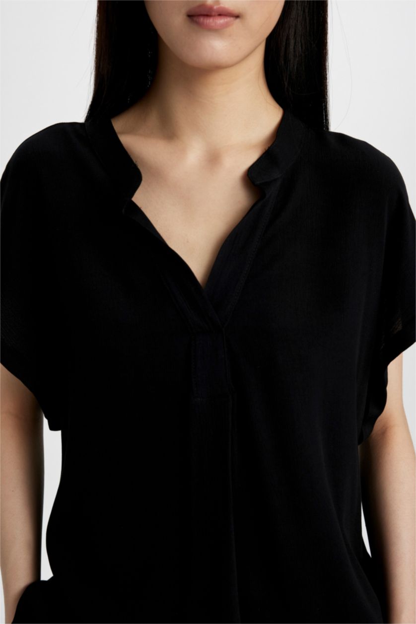 Kadın Siyah Regular Fıt Bisiklet Yaka Krinkıl Kumaş Kısa Kollu Bluz