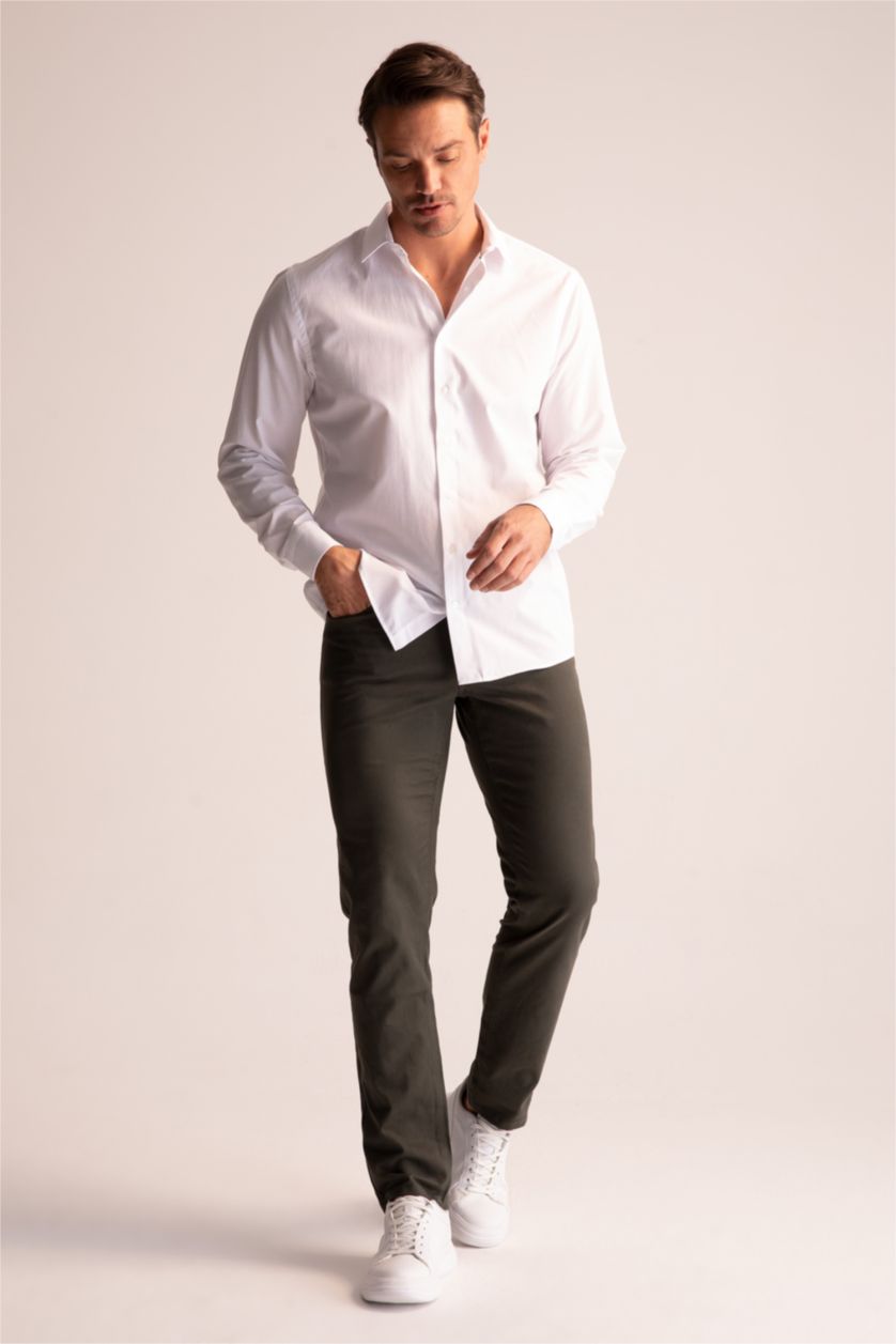 Мужчины Хаки Брюки чинос стандартного кроя