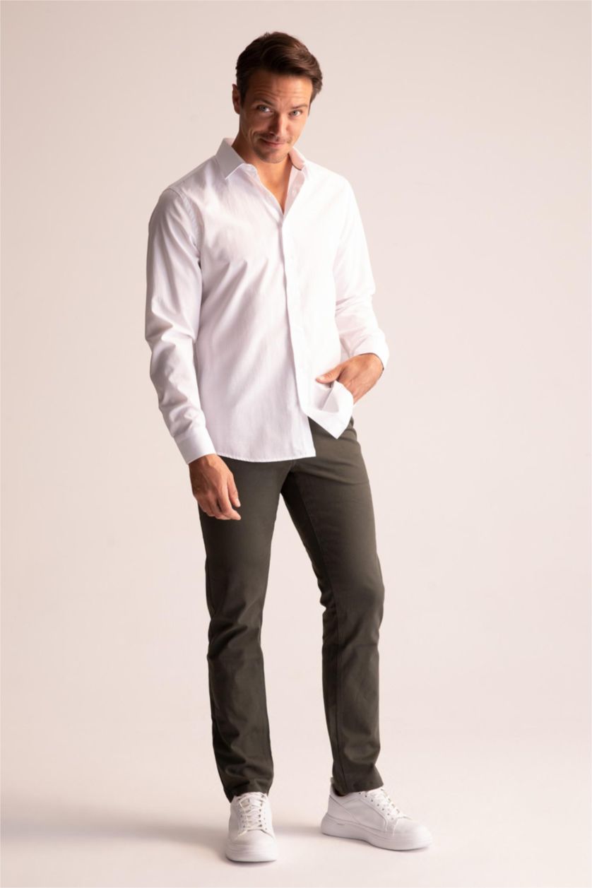 Мужчины Хаки Брюки чинос стандартного кроя