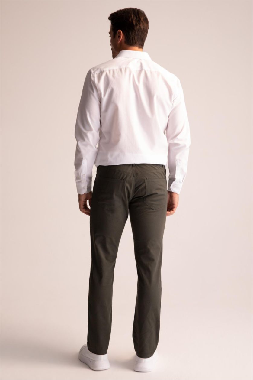 Мужчины Хаки Брюки чинос стандартного кроя