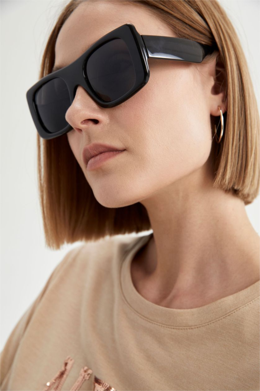 WOMAN Black Unisex Sunglasses