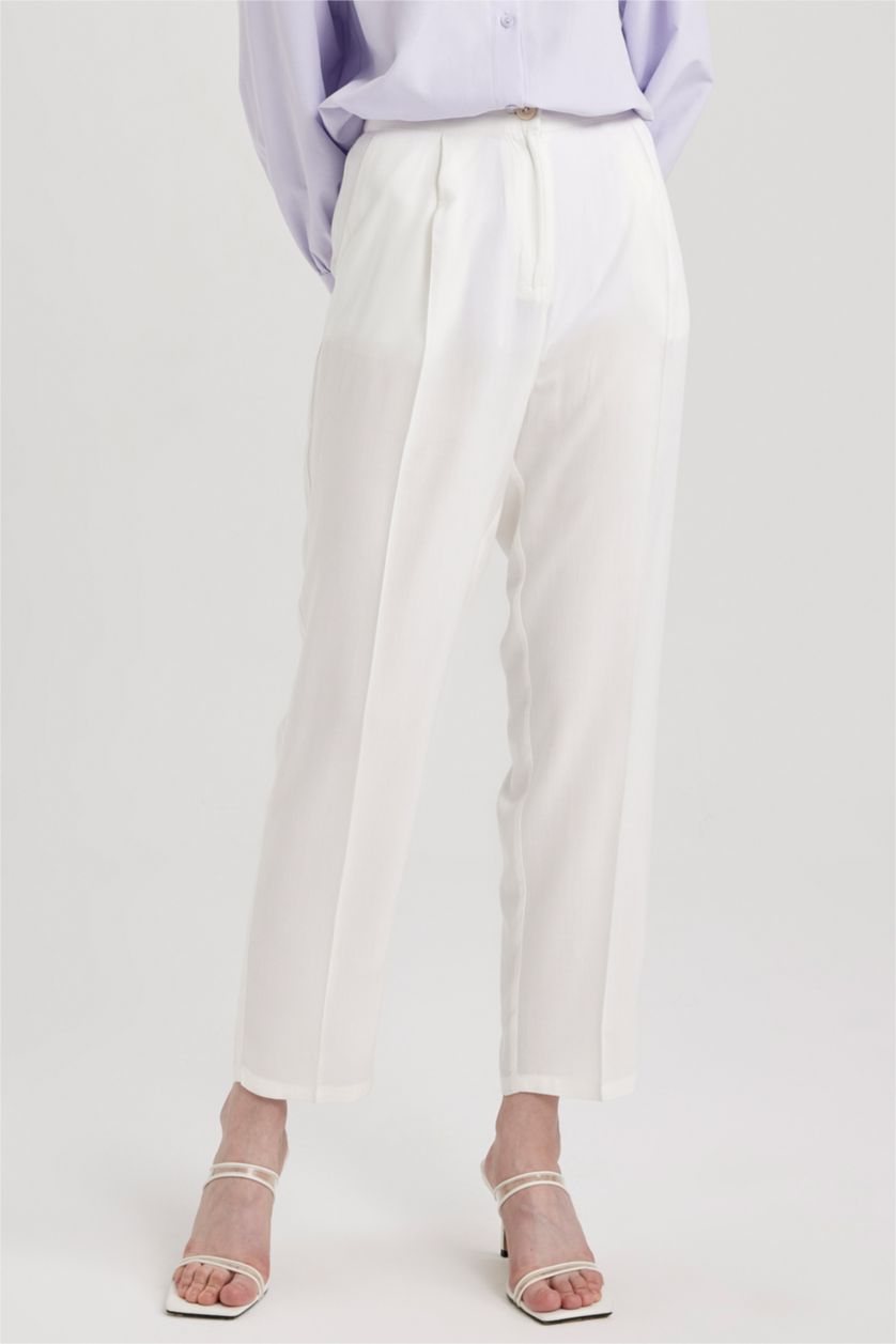 حريمي بيج فاتح بنطلون كاجوال بقصة عادية