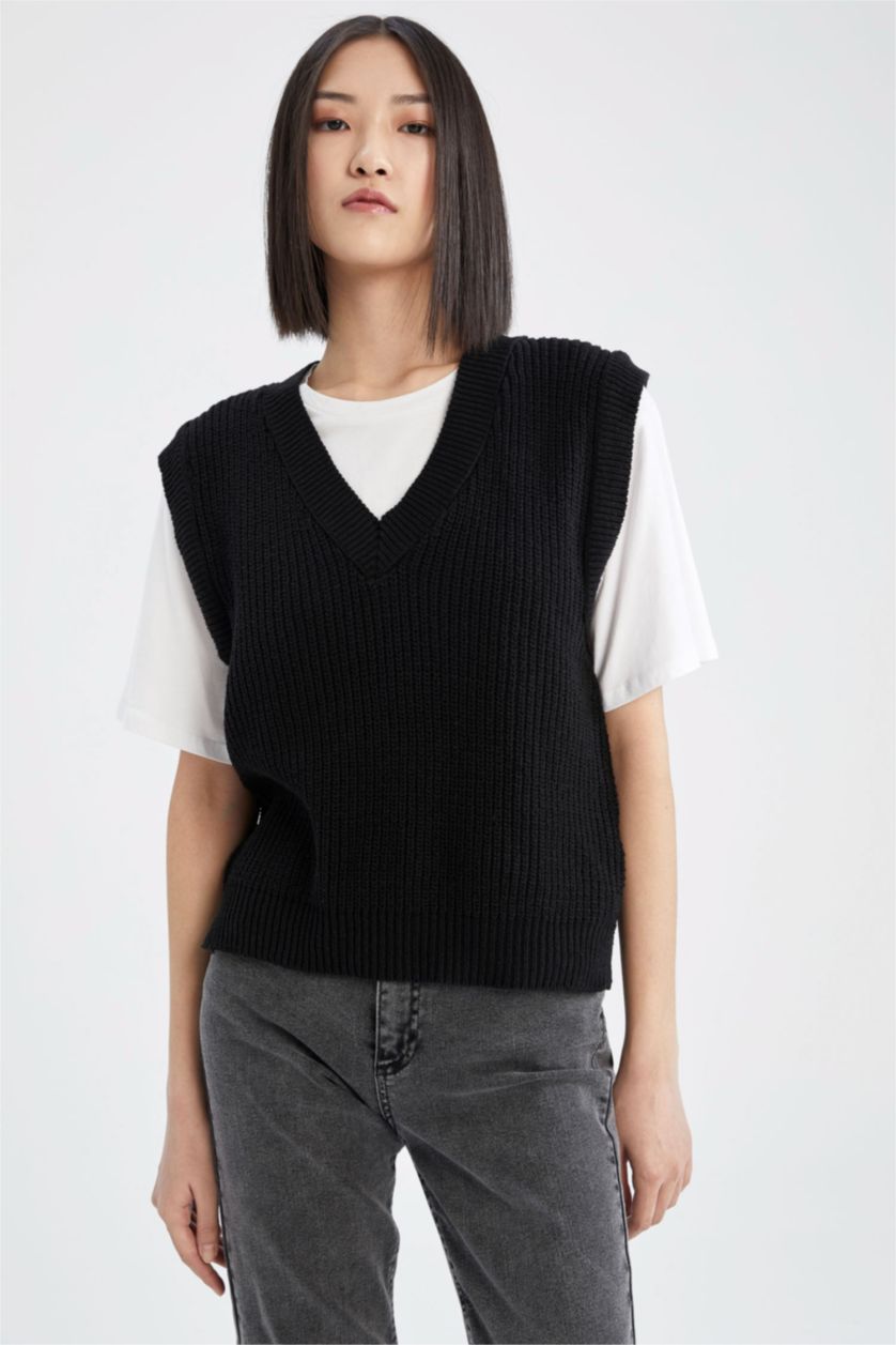 Kadın Siyah Regular Fıt V Yaka Yelek