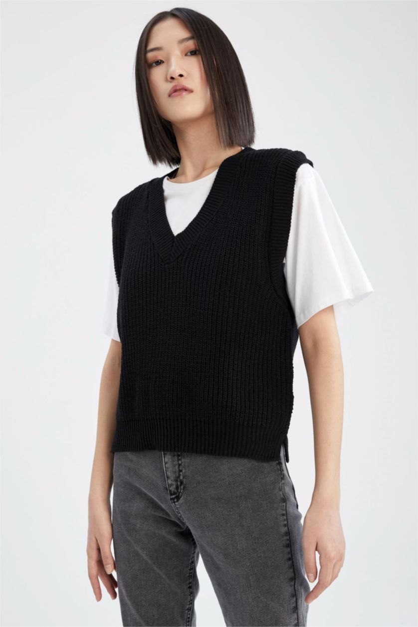 Kadın Siyah Regular Fıt V Yaka Yelek