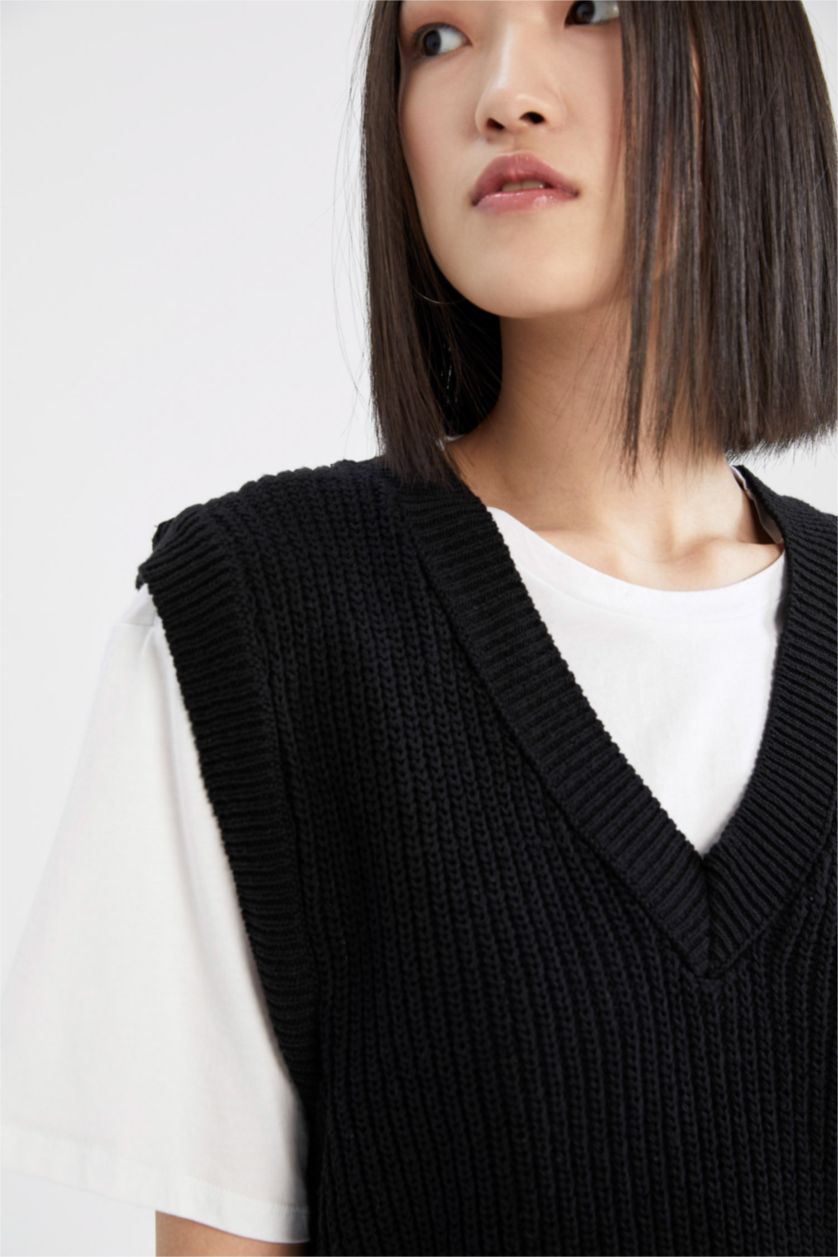 Kadın Siyah Regular Fıt V Yaka Yelek