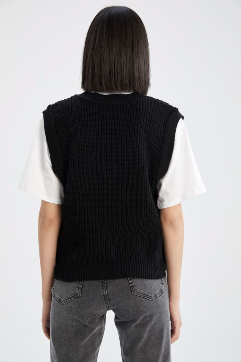 Kadın Siyah Regular Fıt V Yaka Yelek