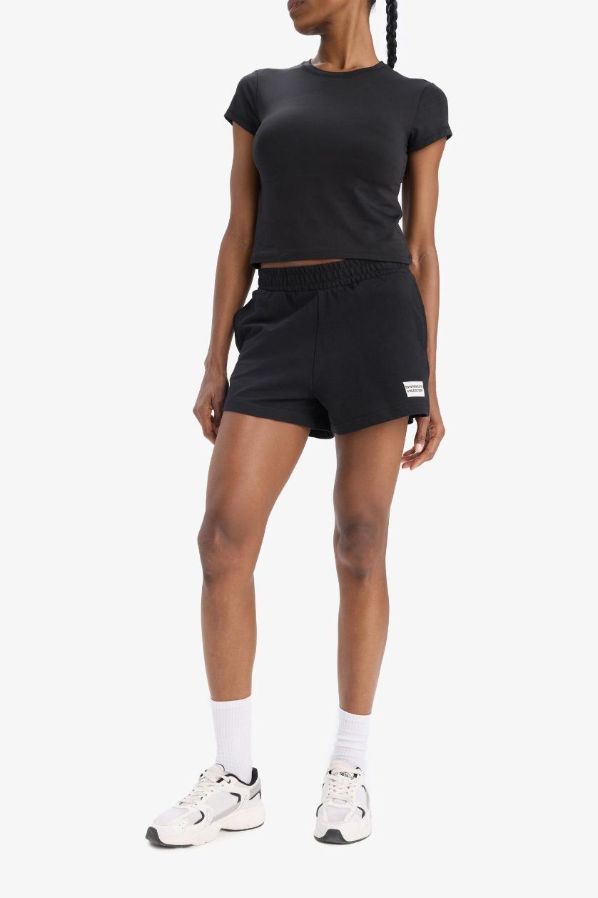 Woman Black Slim Fit Short Leg Shorts