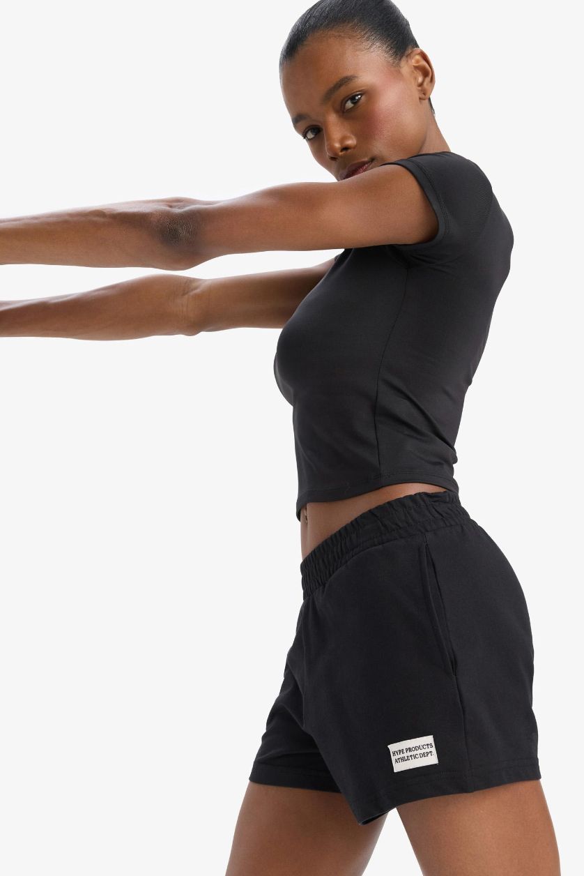 Woman Black Slim Fit Short Leg Shorts