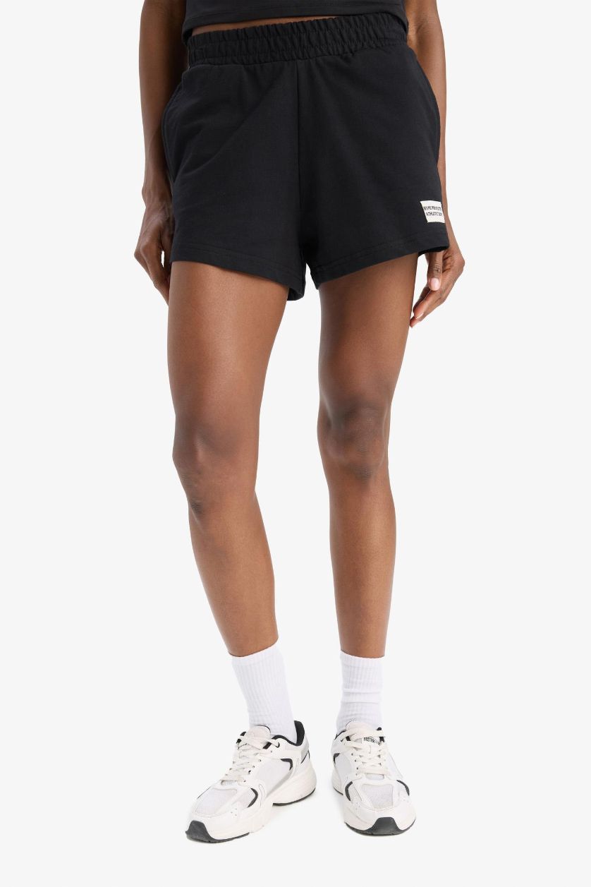 Woman Black Slim Fit Short Leg Shorts