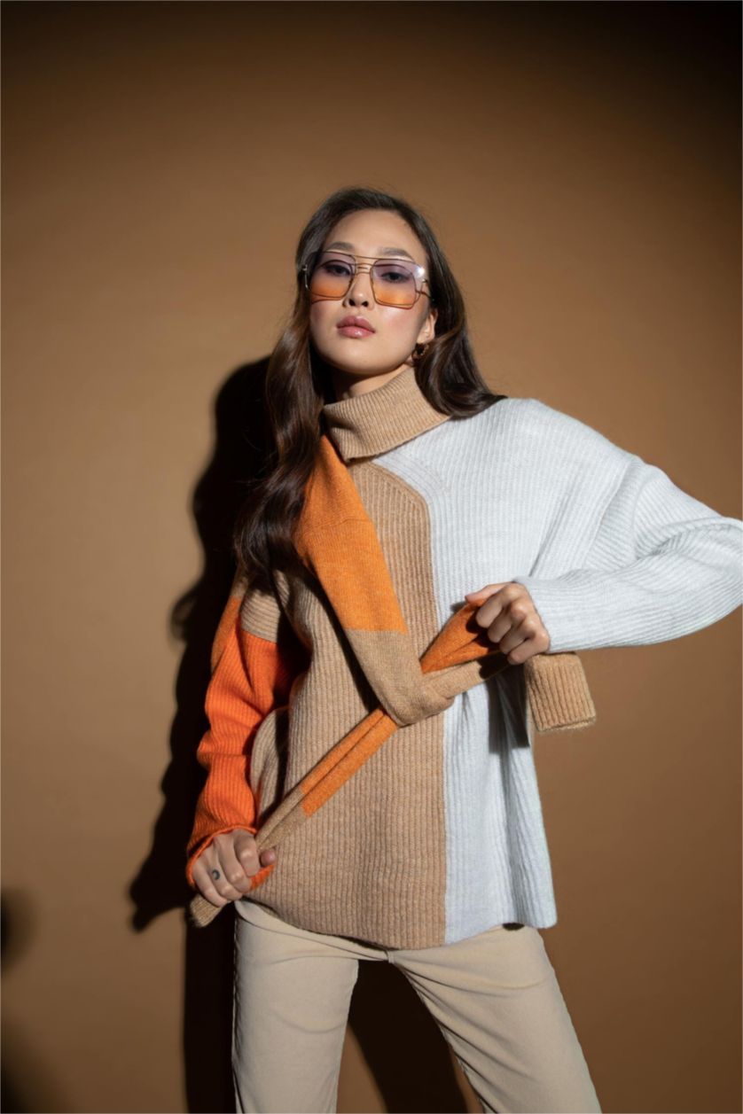 WOMAN Beige Geometric Color Block Turtleneck Oversize Fit Extra Soft Knitwear Tunic