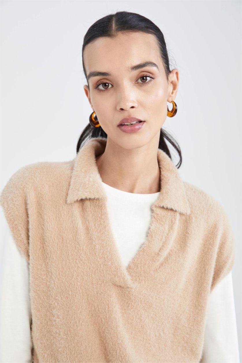 حريمي بيج بلوفر كت تريكو بقصة مريحة بياقة بولو من القطيفة