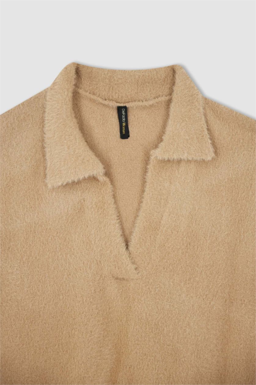 حريمي بيج بلوفر كت تريكو بقصة مريحة بياقة بولو من القطيفة