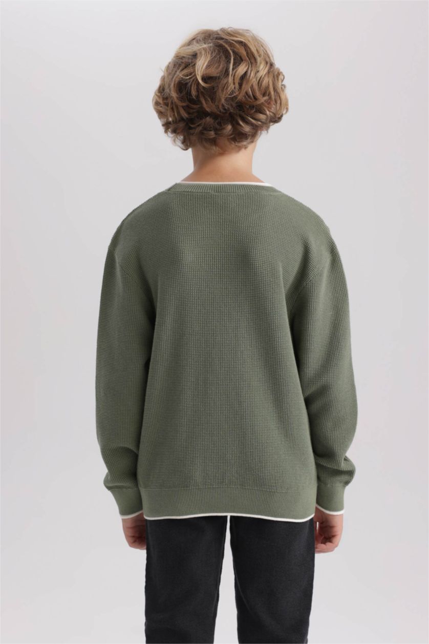 أولاد كاكي فاتح بلوفر قطن قصة عادية برقبة مستديرة