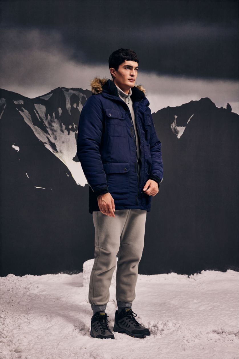 Erkek Lacivert Su İtici Slim Fit Dar Kesim Kapüşonlu Suni Kürklü Polar Astarlı Fermuarlı Cepli Mont Parka