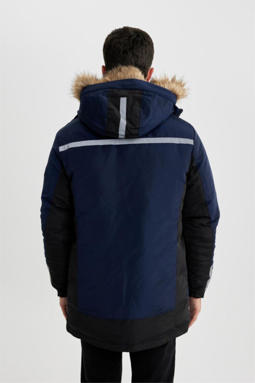 Erkek Lacivert Su İtici Slim Fit Dar Kesim Kapüşonlu Suni Kürklü Polar Astarlı Fermuarlı Cepli Mont Parka
