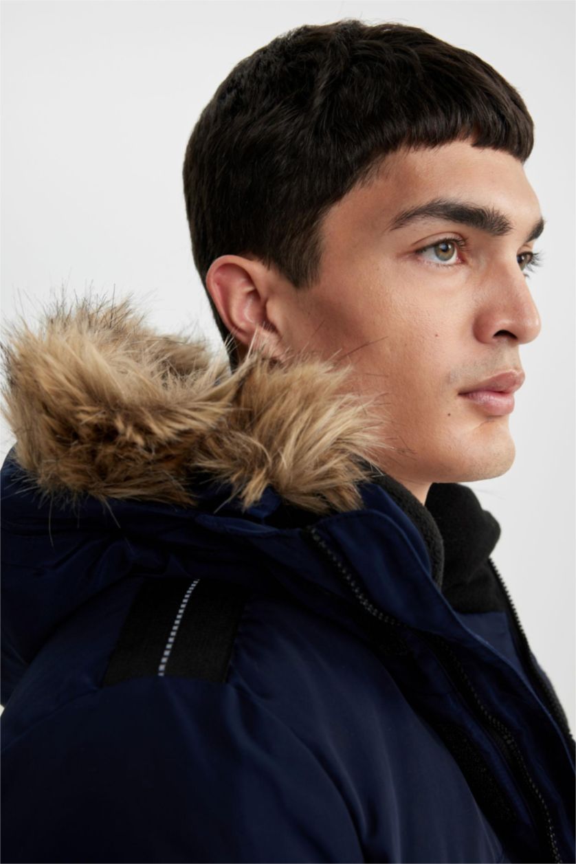 Erkek Lacivert Su İtici Slim Fit Dar Kesim Kapüşonlu Suni Kürklü Polar Astarlı Fermuarlı Cepli Mont Parka