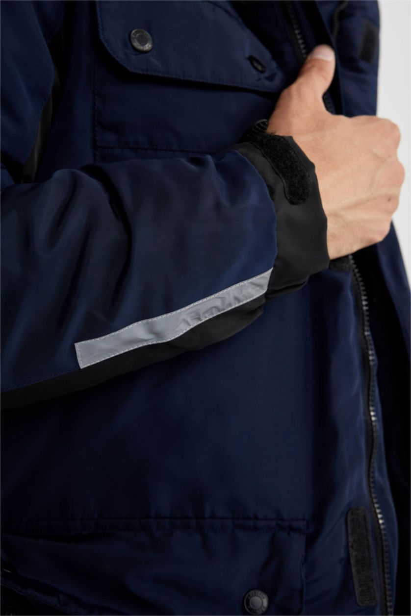 Erkek Lacivert Su İtici Slim Fit Dar Kesim Kapüşonlu Suni Kürklü Polar Astarlı Fermuarlı Cepli Mont Parka