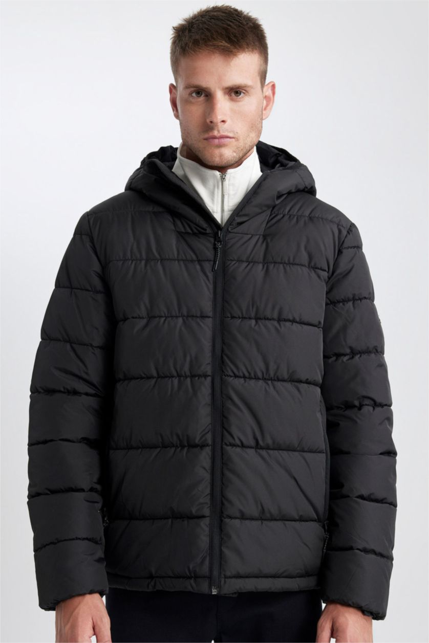 Erkek Siyah Su Geçirmez Kapüşonlu Şişme Mont Fermuarlı Çift Cepli