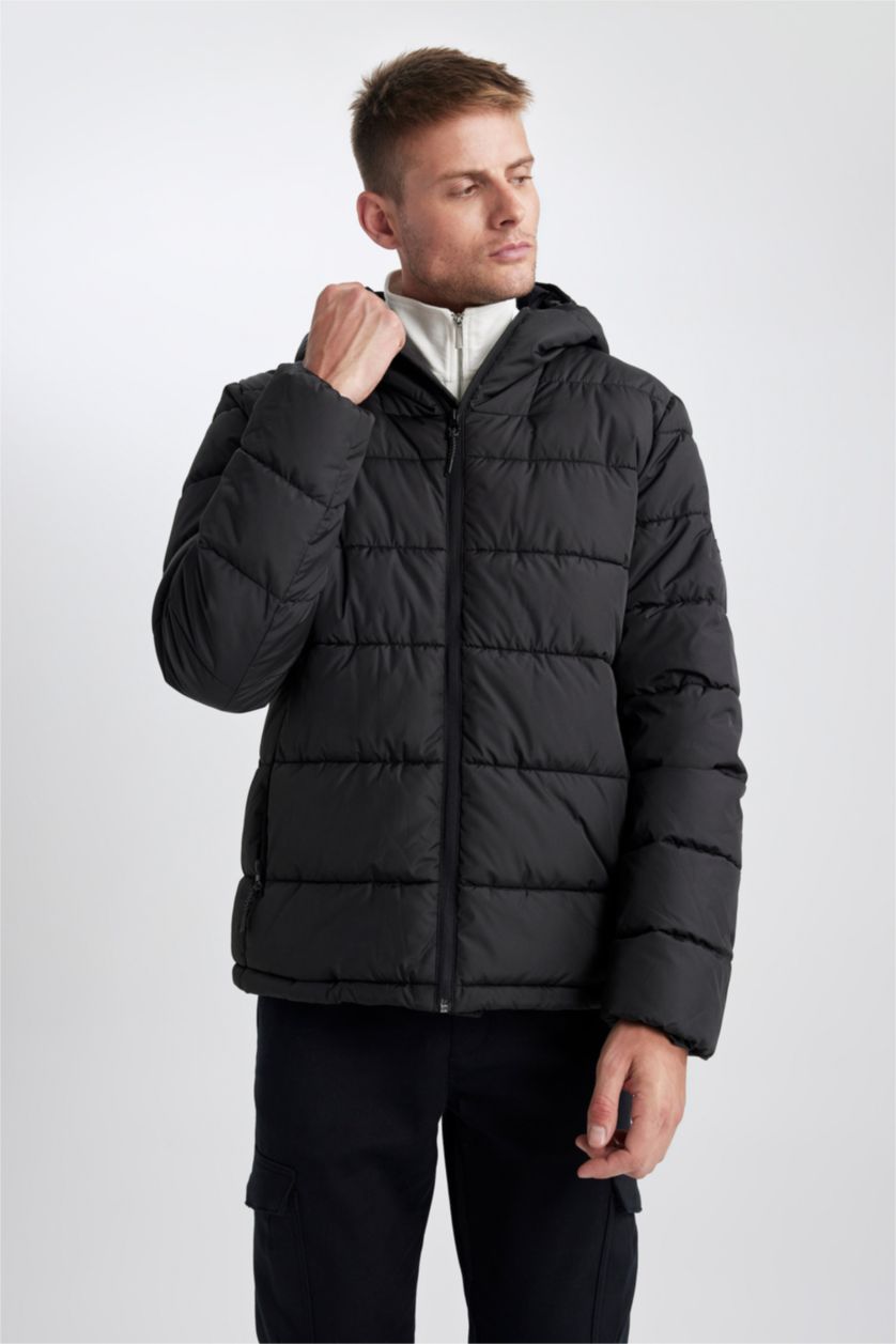 Erkek Siyah Su Geçirmez Kapüşonlu Şişme Mont Fermuarlı Çift Cepli