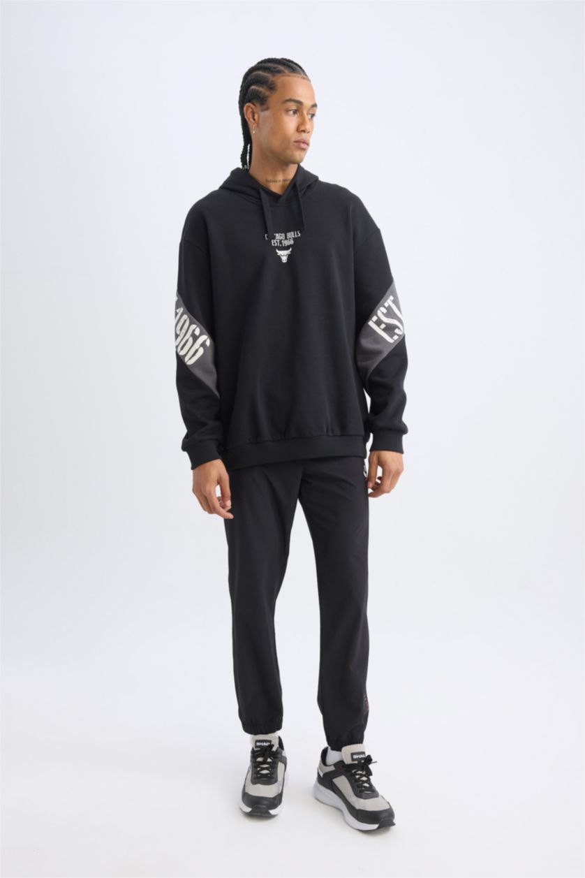 Erkek Siyah NBA Chicago Bulls Boxy Fit Kapüşonlu Sırt Baskılı Kalın Sweatshirt