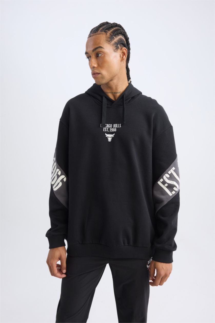 Erkek Siyah NBA Chicago Bulls Boxy Fit Kapüşonlu Sırt Baskılı Kalın Sweatshirt