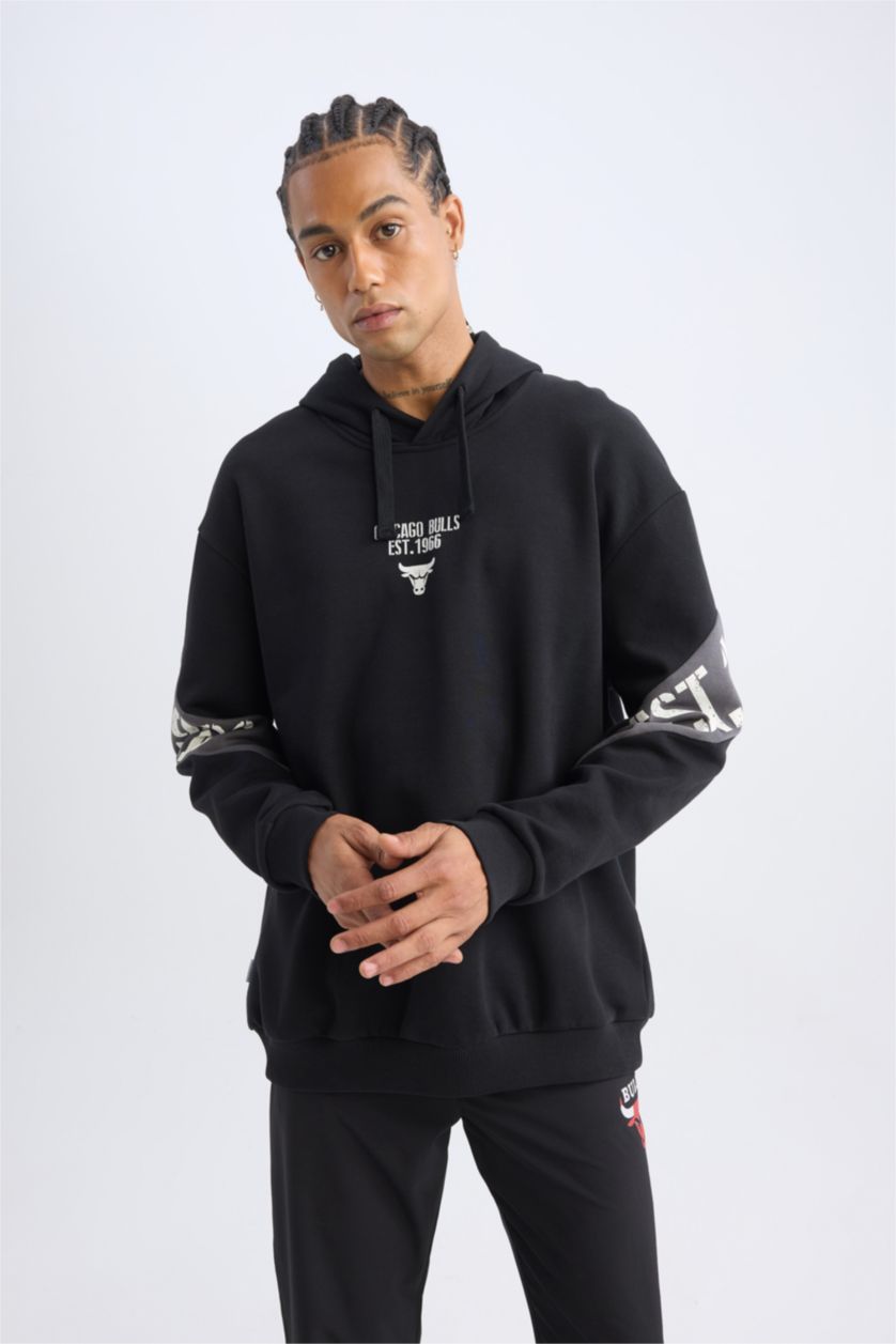 Erkek Siyah NBA Chicago Bulls Boxy Fit Kapüşonlu Sırt Baskılı Kalın Sweatshirt