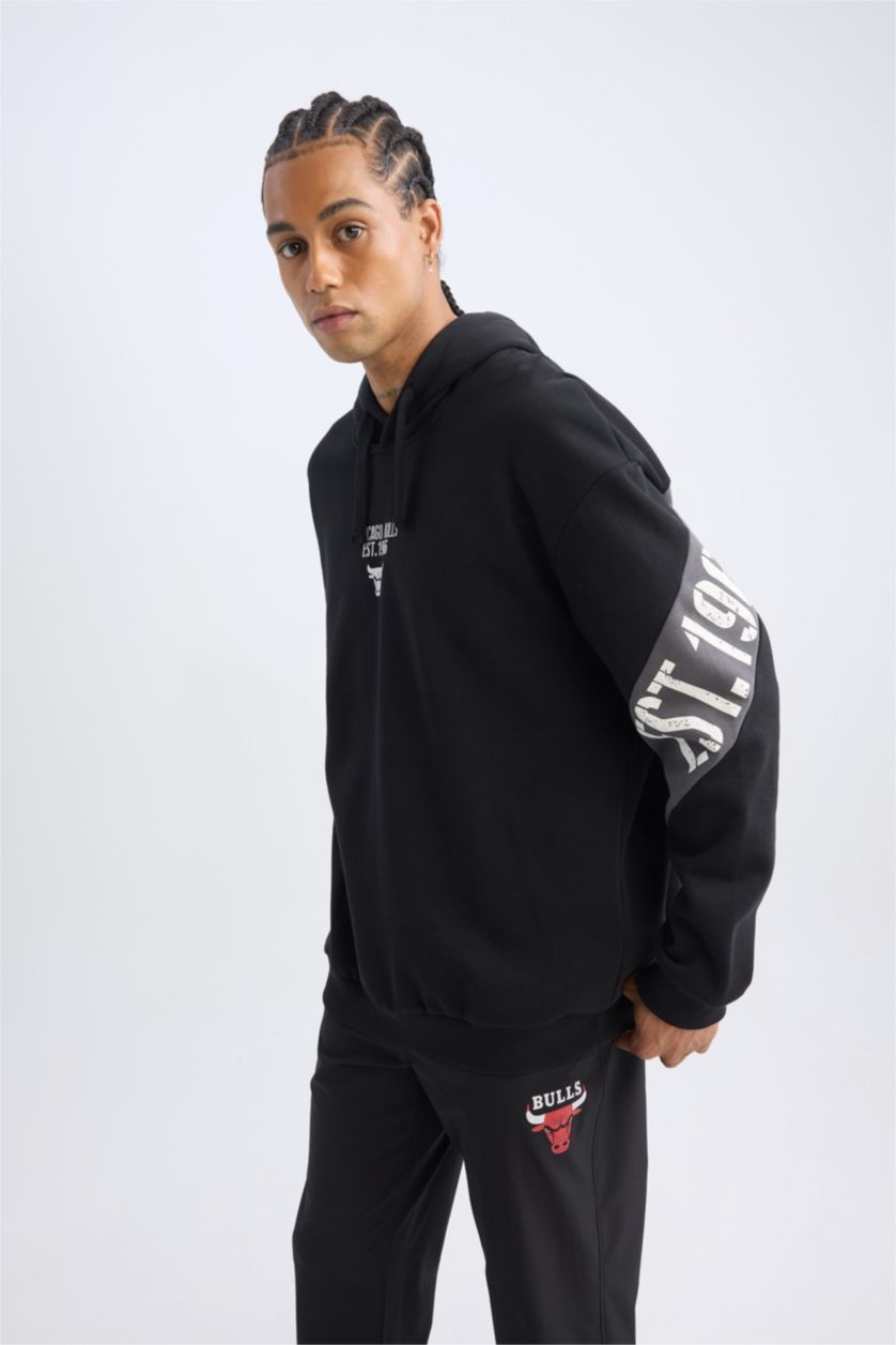 Erkek Siyah NBA Chicago Bulls Boxy Fit Kapüşonlu Sırt Baskılı Kalın Sweatshirt