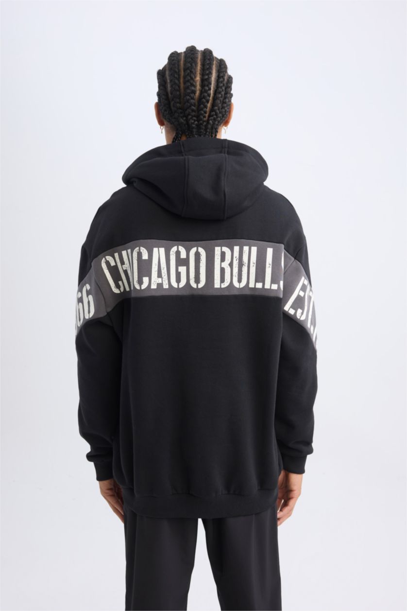 Erkek Siyah NBA Chicago Bulls Boxy Fit Kapüşonlu Sırt Baskılı Kalın Sweatshirt