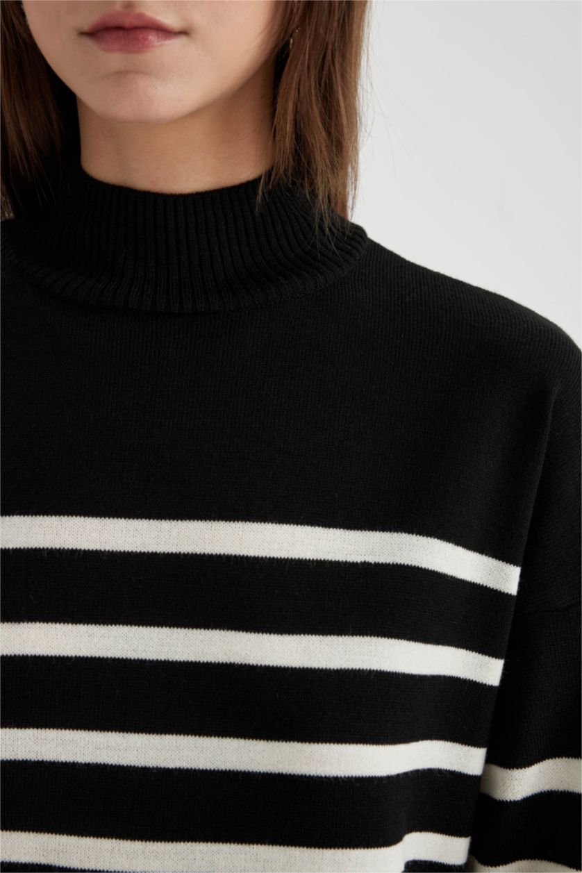 Kadın Siyah Relax Fit Çizgili Balıkçı Yaka Yırtmaçlı Triko Kazak Tunik